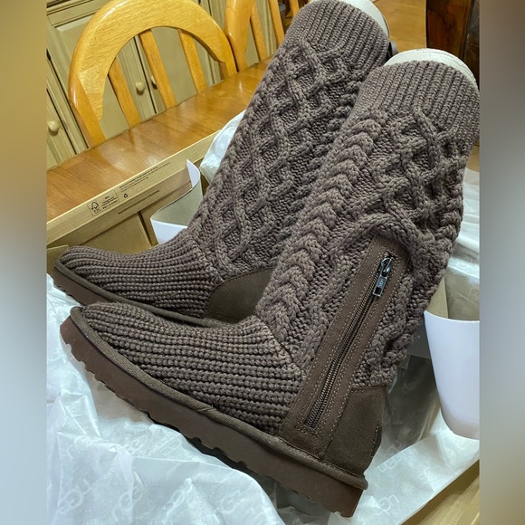 UGG CLASSIC CARDI CABLED KNIT BROWN BOOTS - WOMEN'S 8 - Picture 1 of 15